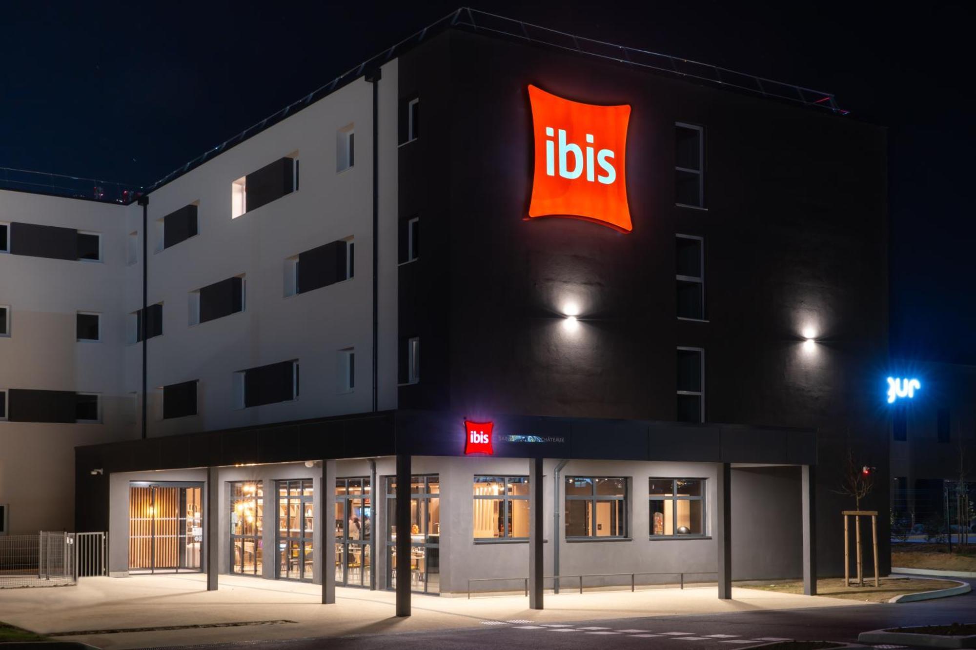 Ibis Saint Paul Trois Chateaux Buitenkant foto